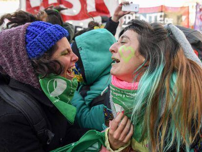 Miles de mujeres celebraron el pasado 15 de junio un sí del Congreso al derecho sobre sus propios cuerpos en Argentina.