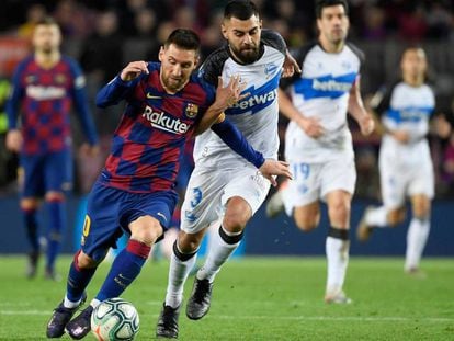 Messi y Duarte, en una acción del partido.