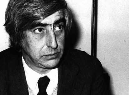 El novelista dialógo en público con Darío Villanueva en 1975 sobre novela española contemporánea