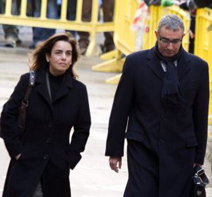 Diego Torres y su esposa, Ana María Tejeiro, salen de los juzgados en febrero de 2012.