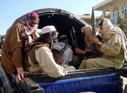 Un grupo de talibanes abandona el distrito de Buner.