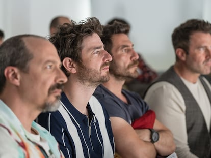 Fele Martínez, Gorka Otxoa, Raúl Tejón y Fernando Gil, en 'Machos alfa'.