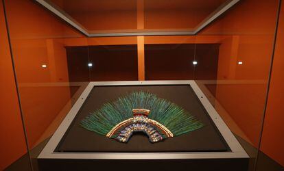 El penacho de Moctezuma, expuesto en el Museo Etnográfico de Viena, en una imagen de archivo.