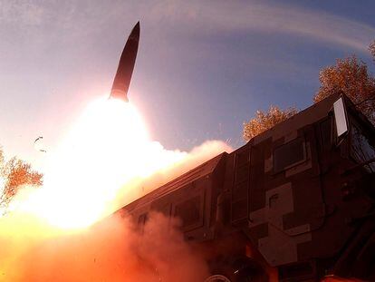 Un lanzamiento de un misil en Corea del Norte, octubre de 2022.