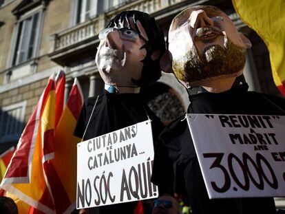 Manifestaci&oacute;n  en favor de la Constituci&oacute;n espa&ntilde;ola convocada por el Movimiento C&iacute;vico de Espa&ntilde;a y Catalanes. 