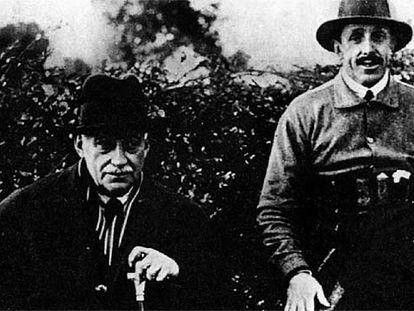 El rey Alfonso XIII, a la derecha, con el general Primo de Rivera, en una cacería en El Escorial en 1930.