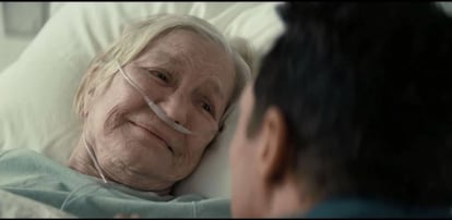 En 'Interstellar', Murphy, hija de Cooper (Matthew MacConaughey), logra salvar a la humanidad con la ayuda de su padre. Esta es la imagen clave de la película.
