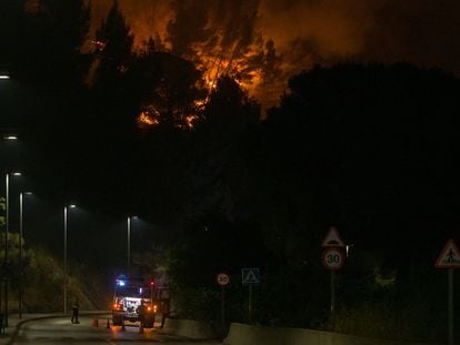 El incendio en Castellví de Rosanes y Martorell (Barcelona) sigue activo este miércoles.