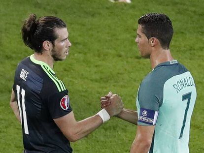 Cristiano y Bale se saludan tras el partido. 