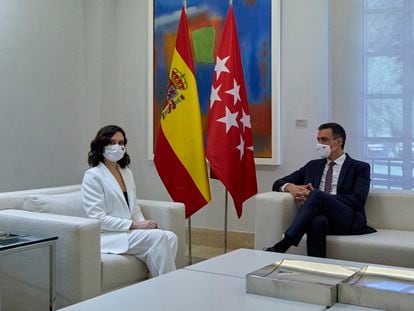 Isabel Díaz Ayuso y Pedro Sánchez, en la reunión que mantuvieron el viernes en La Moncloa.