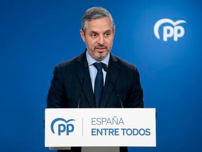 El vicesecretario de Economía del PP, Juan Bravo, durante una rueda de prensa, en la sede del PP.