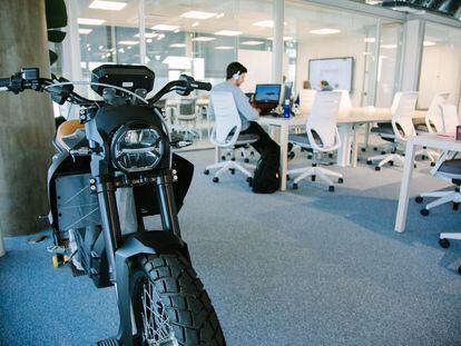 Algunas de las piezas de la moto eléctrica de Pursang se han impreso en el Consorci de la Zona Franca de Barcelona.