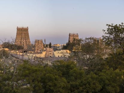 Panorámica del templo Meenakshi Amman desde la ciudad de Madurai.