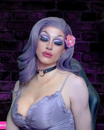 Ben Glover, a 30-year-old Australian, becomes Tealyxo, drag queen and video game streamer when he connects to the popular Twitch platform.