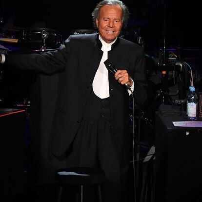 DULUTH, GEORGIA - DECEMBER 06: Julio Iglesias performs in concert at Infinite Energy Center on December 06, 2019 in Duluth, Georgia. (Photo by Paras Griffin/Getty Images)