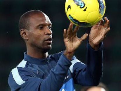 Abidal, ayer en un entrenamiento con Francia. 