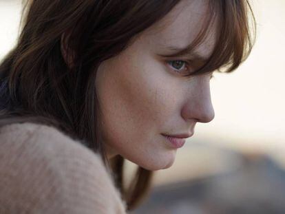 Ana Girardot, en 'Tan cerca, tan lejos'.