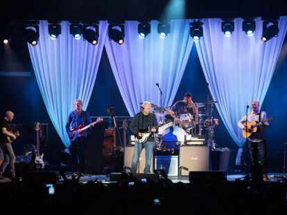 Mark Knopfler actuant ahir al Poble Espanyol.