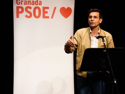 El ahora exalcalde socialista de Granada Francisco Cuenca, en un mitin en febrero de 2022 en Granada.