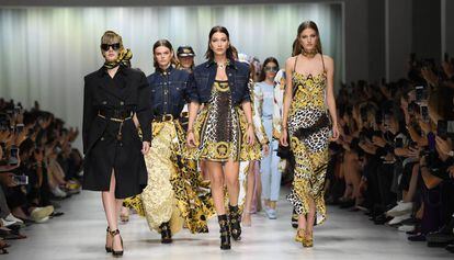 Desfile de Armani este viernes en la Semana de la Moda de Milán.