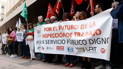 Trabajadores de Inspección, este jueves frente a la sede de Función Pública en Madrid.