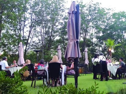 Terraza del restaurante de Javier Martín, en Cáceres.