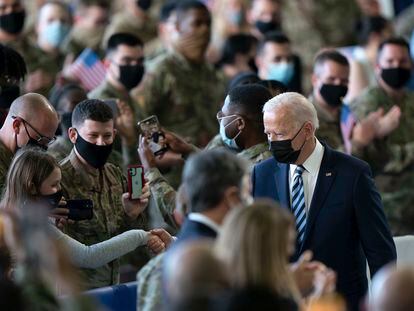 El presidente de Estados Unidos, Joe Biden, el miércoles en la base aérea de Mildenhall, en Suffolk (Reino Unido)a