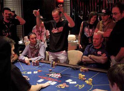 Jugadores durante  una de las semifinales del torneo, en el casino de Torrelodones.