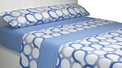 El set que describimos de sábanas de franela incluye: bajera ajustable, sábana encimera y funda de almohada.