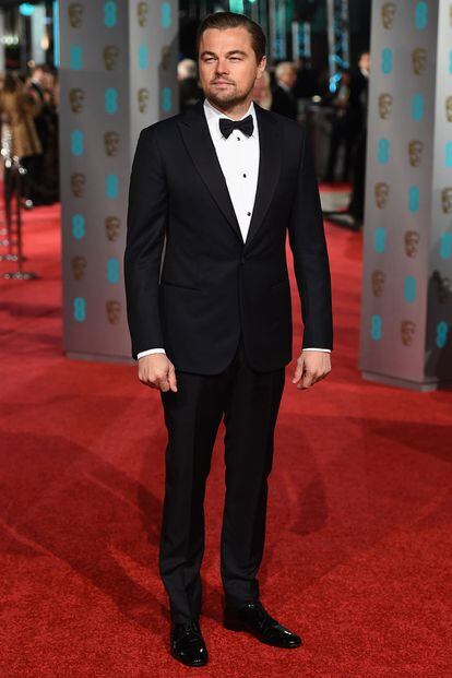 Leonardo DiCaprio, uno de los protagonistas de la noche, muy elegante con traje a medida de Armani.