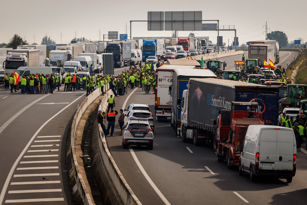 Andalucía toma el relevo como epicentro de las protestas agrarias: “¡No nos van a echar del campo!” | Economía