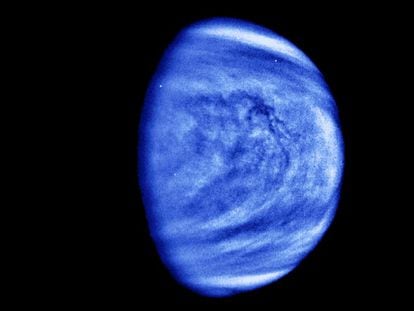 El planeta Venus se ve en esta fotografía tomada por el Sistema de Imágenes de Estado Sólido de la nave espacial Galileo / NASA/JPL via REUTERS