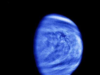 El planeta Venus se ve en esta fotografía tomada por el Sistema de Imágenes de Estado Sólido de la nave espacial Galileo / NASA/JPL via REUTERS