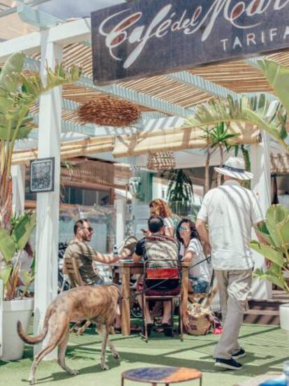 El Café del Mar, en el arenal de Los Lances, en Tarifa.