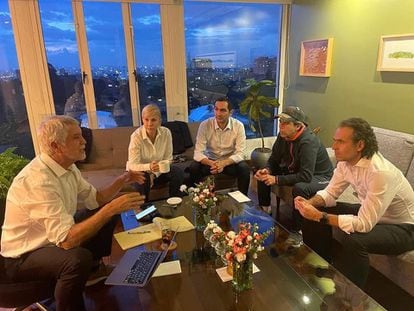 Una reunión del Equipo Colombia, coalición compuesta por Enrique Peñalosa, Dilian Francisco Toro, David Barguil, Alex Char, Federico Gutiérrez y Juan Carlos Echeverry (que no está en la foto).
