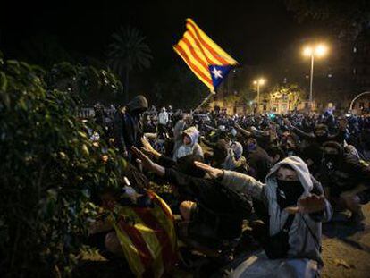 Activistas con experiencia lideran los disturbios en Barcelona secundados por una masa de jóvenes sin antecedentes