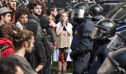 Concentración ante el Parlament de Cataluña el 15 de junio de 2011