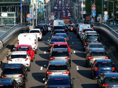 Atasco en una de las principales arterias de Bruselas (Bélgica), en una imagen de archivo.