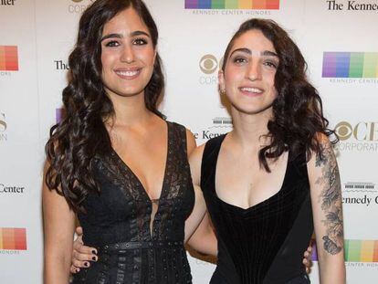 Emily Estefan (a la derecha) junto a su novia Gemeny Hern&aacute;ndez en una foto de Instagram .