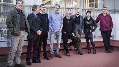 Los galardonados, de izquierda a derecha: Francesc Puigpelat, Jaume Vilalta, David Plana, Pep Puig, Santi Baró, Josep Maria Miró, Empar Moliner y Víctor Obiols.
