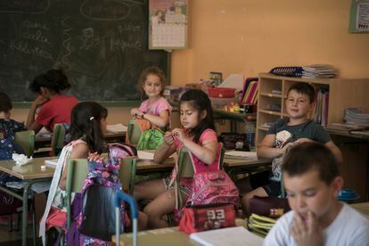 Una aula de segundo de primaria del colegio Cra Albeos de Belver, en Cinca, Huesca.