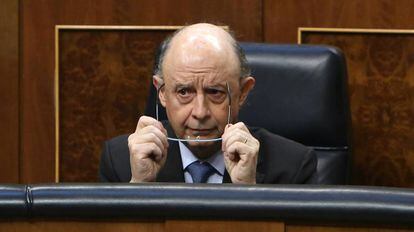 Cristóbal Montoro, ministro de Hacienda, en el Congreso de los Diputados.
