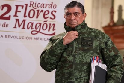 Luis Cresencio Sandoval, secretario de la Defensa Nacional durante una conferencia de prensa en Palacio Nacional, este jueves.