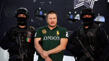 Edgar Valdez Villarreal, alias 'La Barbie', presentado en Ciudad de México, tras ser detenido en agosto de 2010.