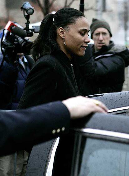 Marion Jones, el viernes, al salir de tribunal que la condenó.