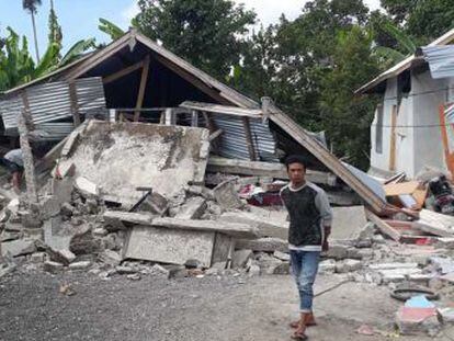 Cientos de edificios se han venido abajo por el seísmo de magnitud 6,4 y las posteriores réplicas
