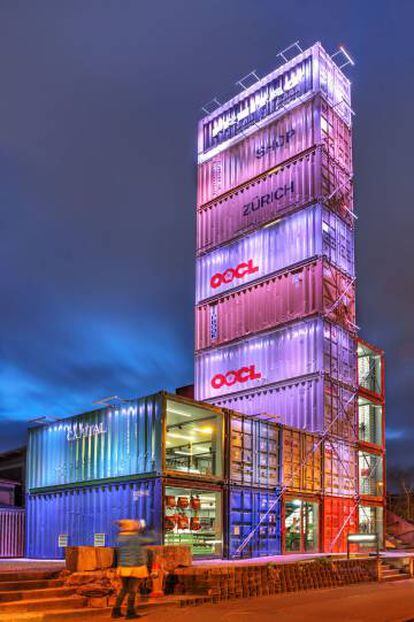 La Freitag Tower, construida con 19 contenedores reciclados.