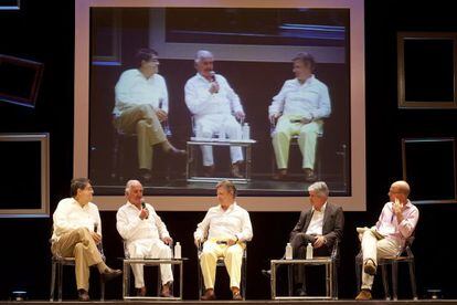 Sergio Ramírez, Carlos Fuentes, Juan Manuel Santos, Javier Moreno y Alejandro Santos.