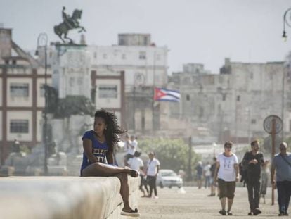 La bandera de Cuba oneja a mig pal a l'Havana.
