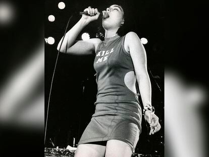 Kathleen Hanna en 1993 en un concierto en Los Ángeles.